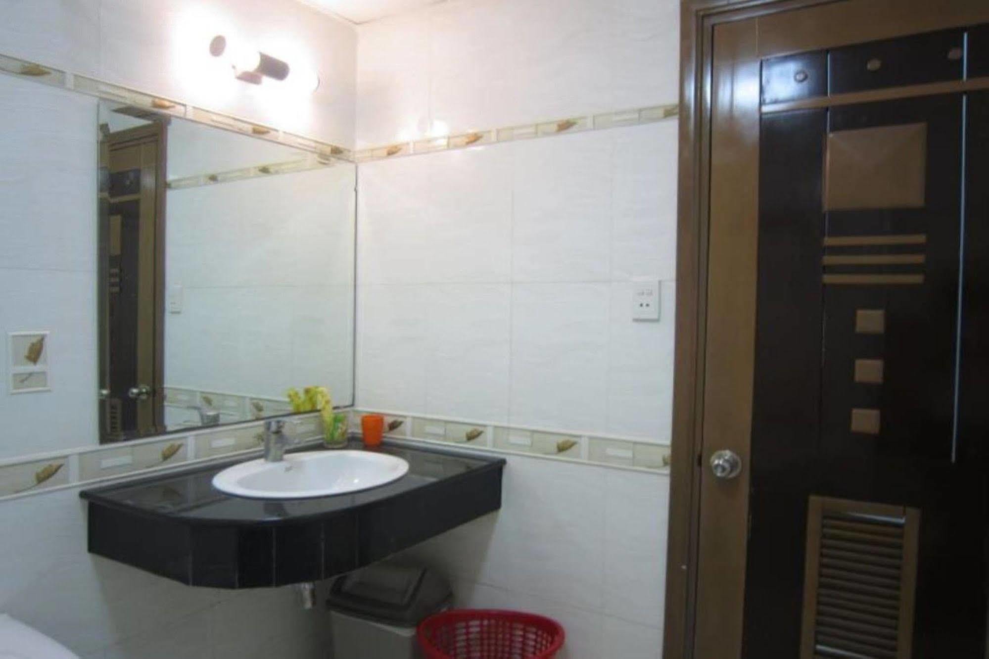 Quy Thanh Hotel Cidade de Ho Chi Minh Exterior foto